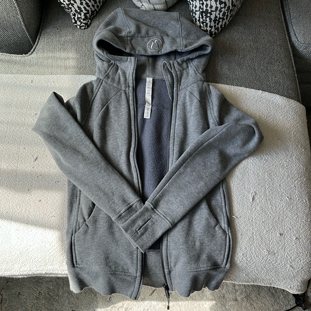 Lululemon Scuba Hoodie!! Women’s size 2. Grey zip up!